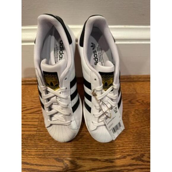 NWT Women's Adidas Superstar J Sneakers (Size 6.5) - Picture 1 of 5